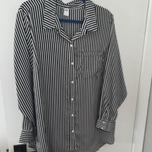 Old Navy Black and White Striped Button Down Shirt